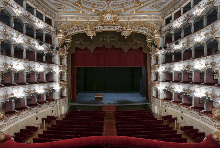 Piacenza, Teatro Municipale, la sala teatrale vista dal palco reale (foto Andrea Scardova, IBC) 2016